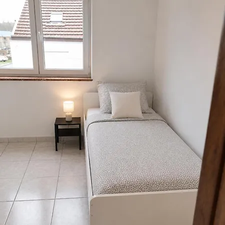 Gohyssart 51b 2 Bruxelles-charleroi-airport * Charleroi